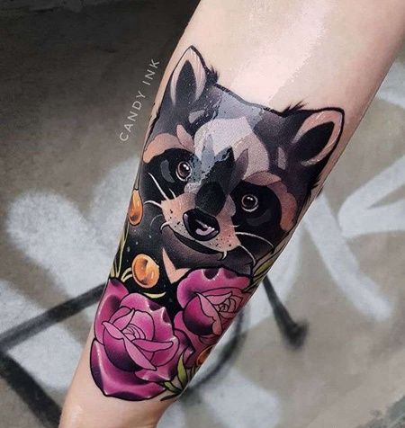 New School小臂浣熊玫瑰纹身图案