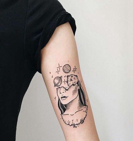 点刺大臂女人星球纹身图案