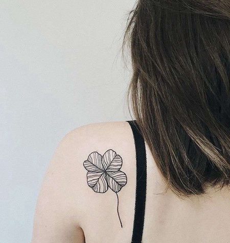 线条后肩四叶草纹身图案