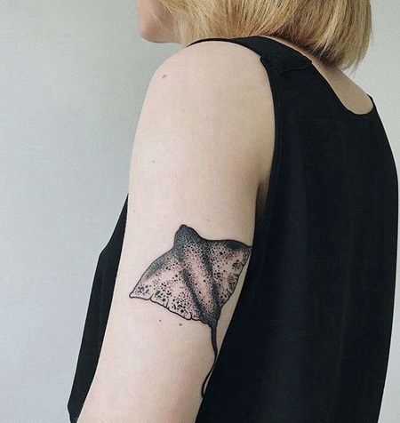 点刺大臂鱼纹身图案