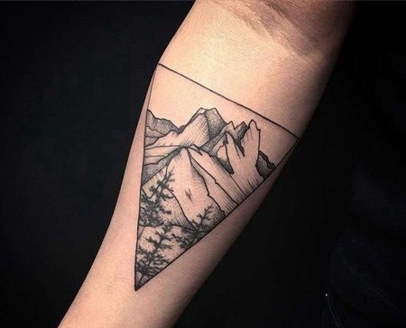 点刺小臂山纹身图案