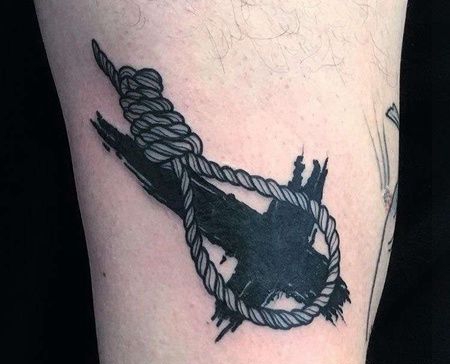 Old School大腿绳索十字架纹身图案