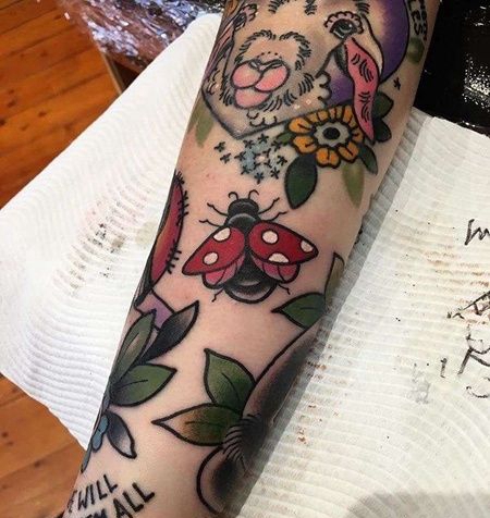 Old School小腿瓢虫纹身图案