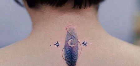 水彩后颈羽毛纹身图案