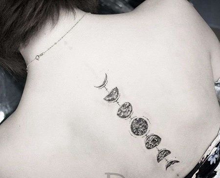点刺后背月亮纹身图案