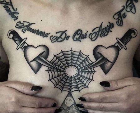 Old School前胸蜘蛛网匕首纹身图案
