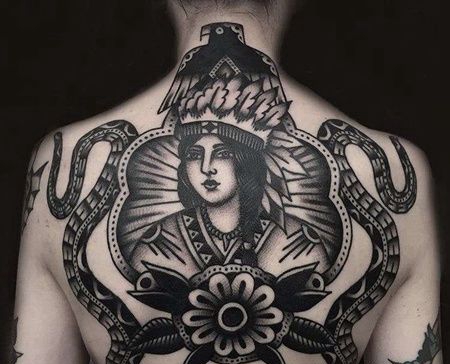 Old School后背女人蛇纹身图案