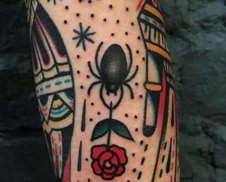 Old School小腿蜘蛛玫瑰纹身图案