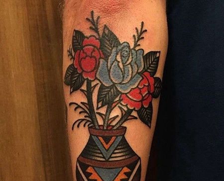 Old School小臂花瓶玫瑰纹身图案
