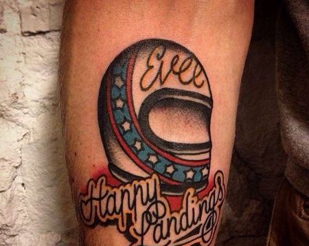 New School小臂头盔纹身图案