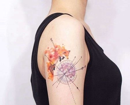 水彩大臂狐狸月亮纹身图案