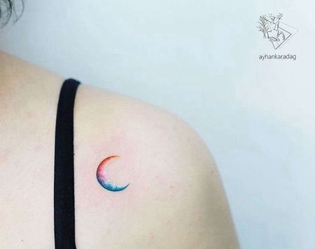 水彩大臂月亮纹身图案