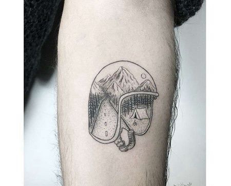 线条小臂头盔纹身图案