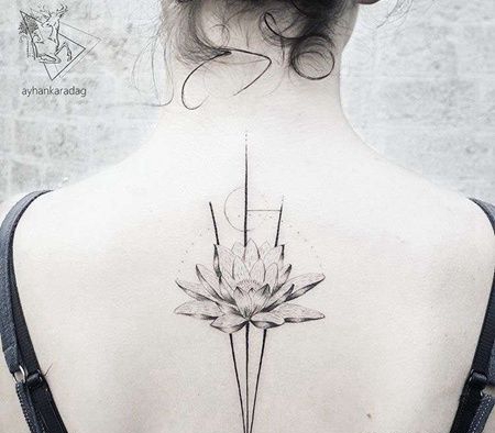 后背荷花纹身图案