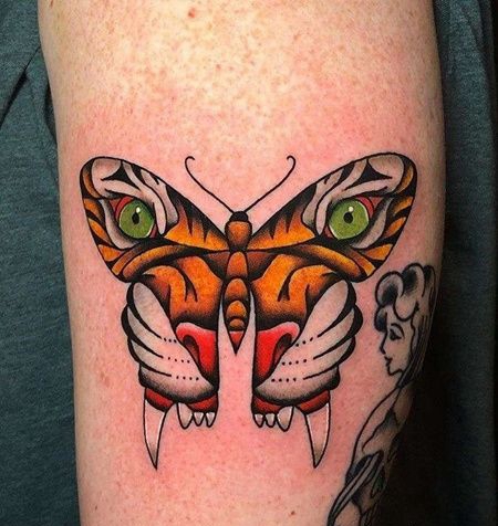 New School小腿蝴蝶老虎纹身图案