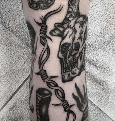 Old School胳膊铁蒺藜纹身图案