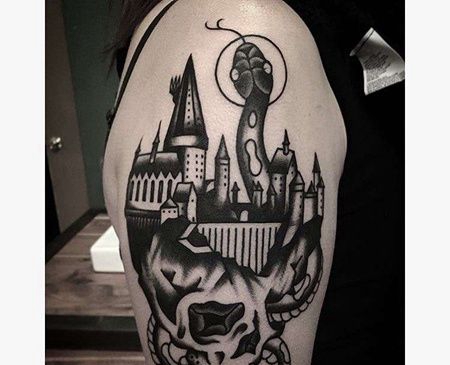 Old School大臂骷髅蛇建筑纹身图案