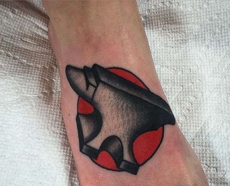 Old School脚背铁砧纹身图案