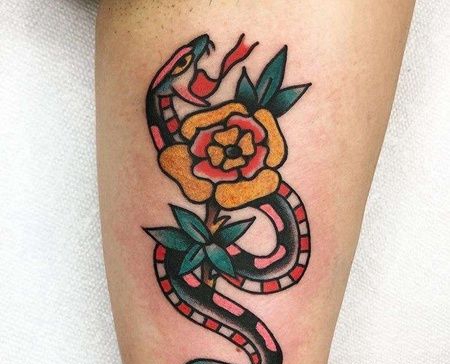 Old School大臂蛇玫瑰纹身图案