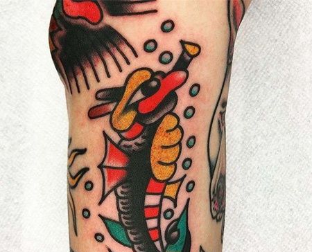 Old School小腿海马纹身图案