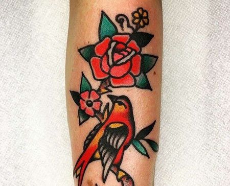 Old School小臂鸟玫瑰纹身图案