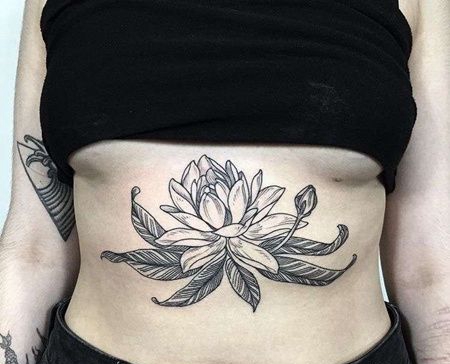 线条腹部荷花纹身图案