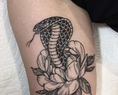线条大腿荷花蛇纹身图案