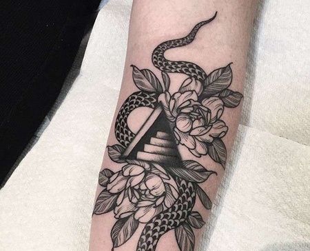 线条小臂蛇花卉纹身图案