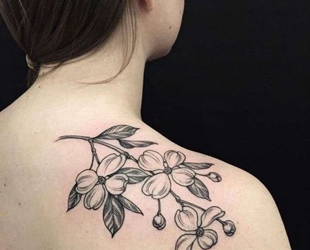 线条后肩花卉纹身图案