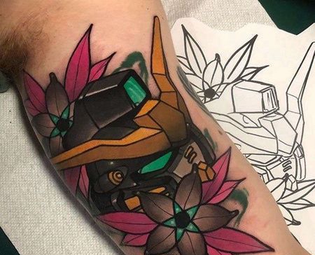 New School大臂高达纹身图案