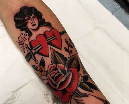 小臂女人心匕首纹身图案