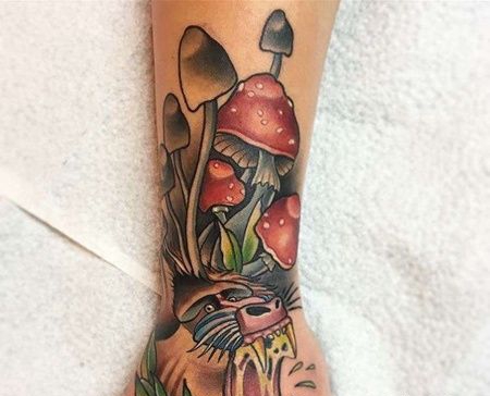 New School手背狒狒蘑菇纹身图案