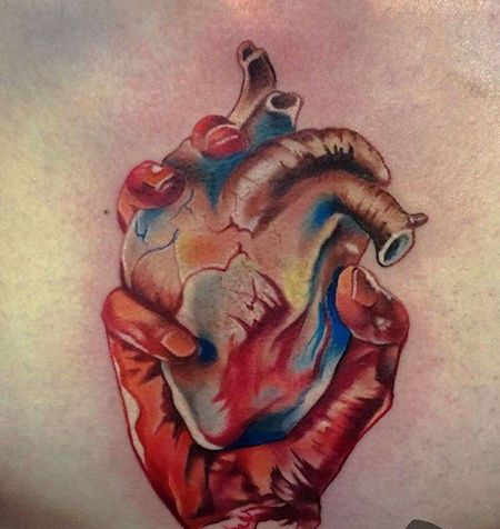 New School前胸手心脏纹身图案