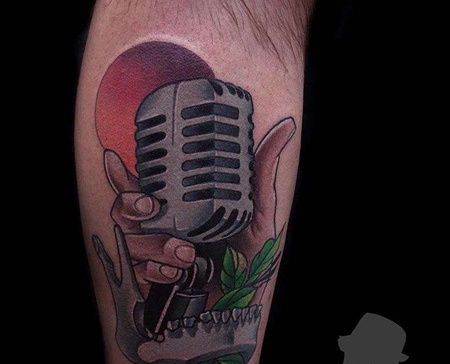 New School小腿手麦克风纹身图案