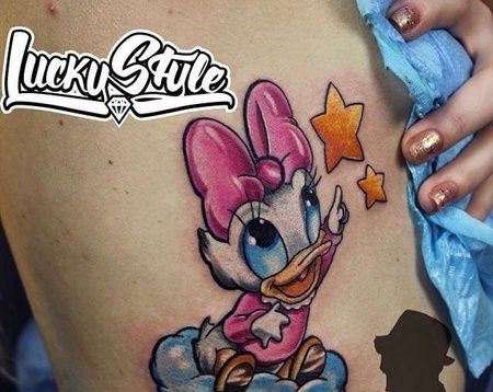 卡通大腿唐老鸭纹身图案