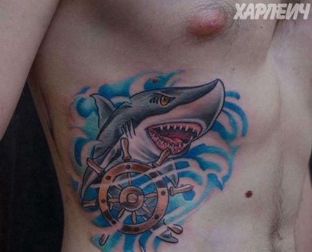 New School侧腰鲨鱼纹身图案