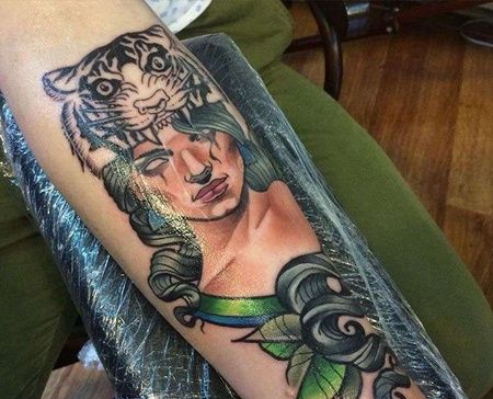 New School小臂女人老虎纹身图案