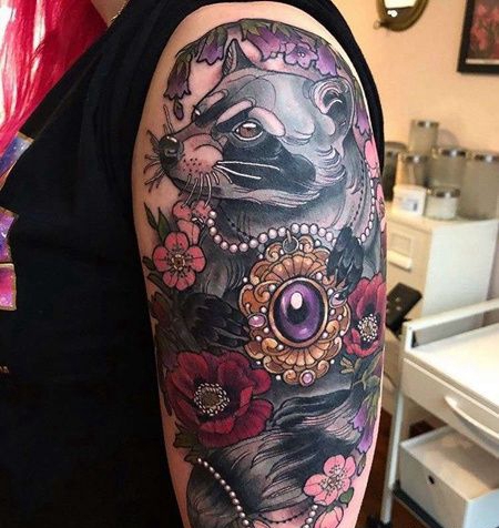 New School大臂浣熊乌鸦宝石纹身图案