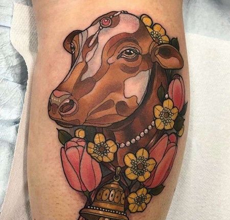 New School小腿奶牛纹身图案