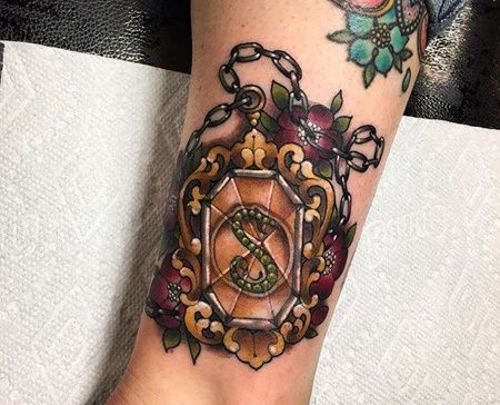 New School小腿项链纹身图案