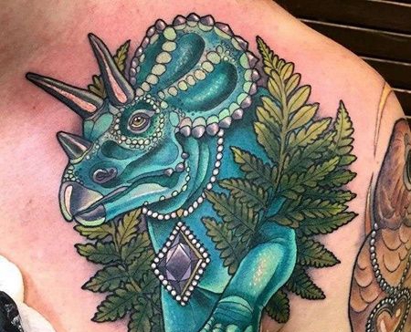 New School前胸恐龙纹身图案