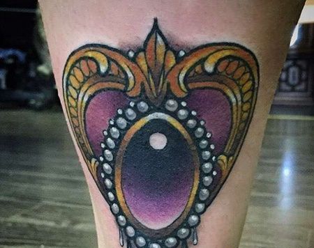 New School小腿宝石心纹身图案