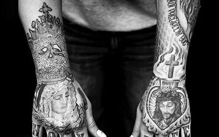 写实手背圣母耶稣纹身图案