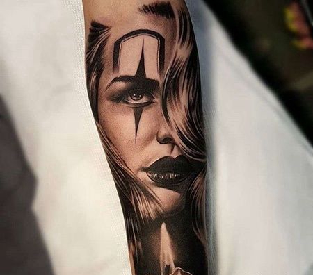 写实小臂女人蜡烛纹身图案