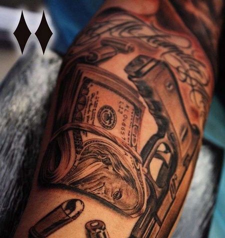 写实小臂钞票手枪纹身图案