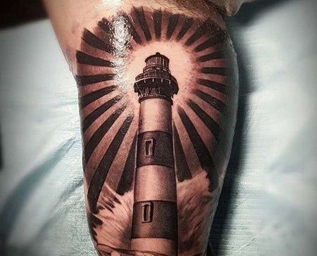 写实大臂灯塔纹身图案