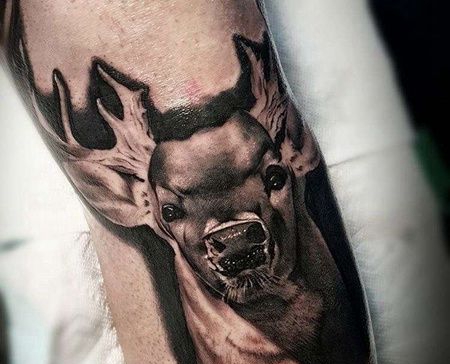 写实小腿鹿纹身图案