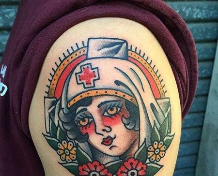 Old School大臂护士纹身图案