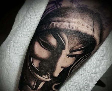 写实小臂V字仇杀队纹身图案