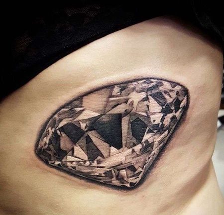 写实腹部钻石纹身图案